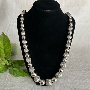 🩶 Vintage Metal Ball Necklace